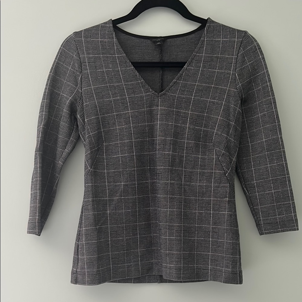 Ann Taylor Gray Graphic Fitted Blouse 3/4 Sleeve